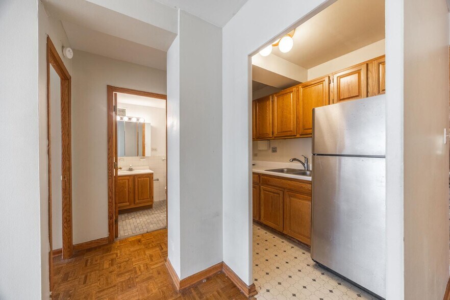 Building Photo - 4180 N Marine Dr
