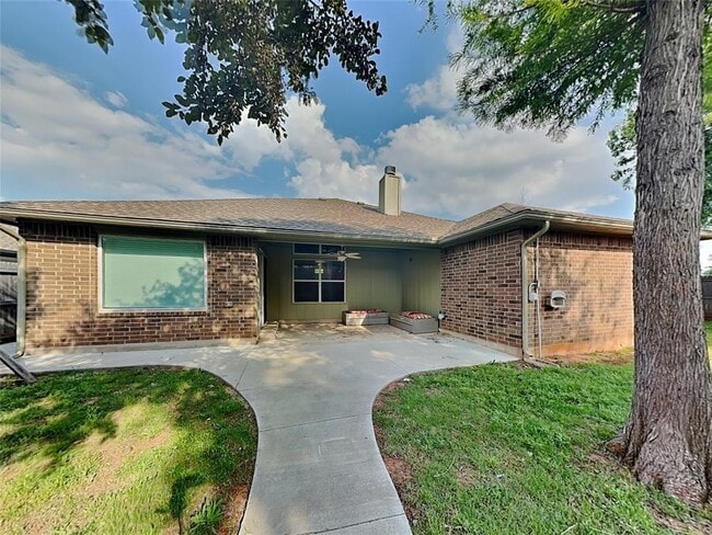 Building Photo - 516 Eastridge Dr