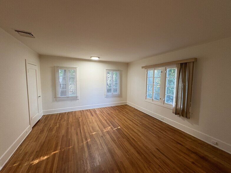 Building Photo - 894 S Los Robles Ave