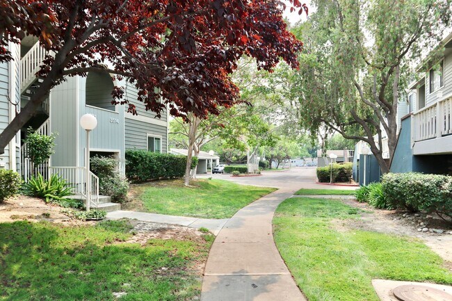 Building Photo - Charming condo in Fremont in a beautiful community – HUGE balcony!