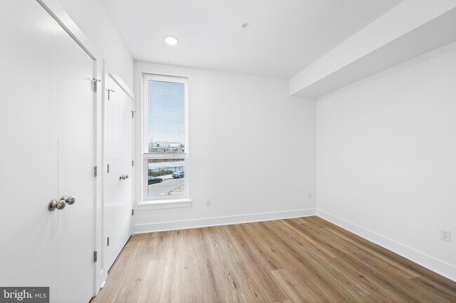 Building Photo - 4324 Lancaster Ave