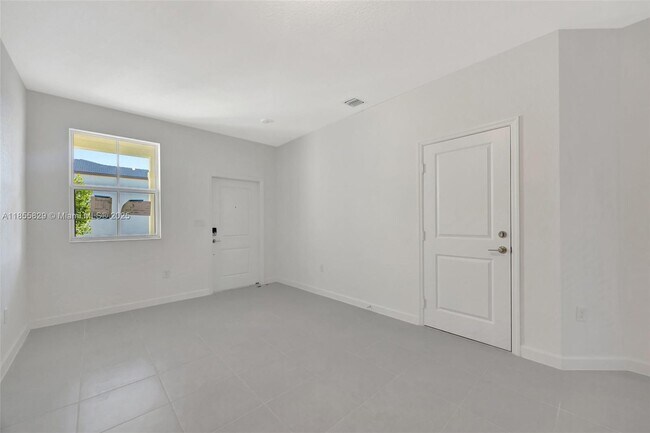 Building Photo - 2813 SE 25th Ave