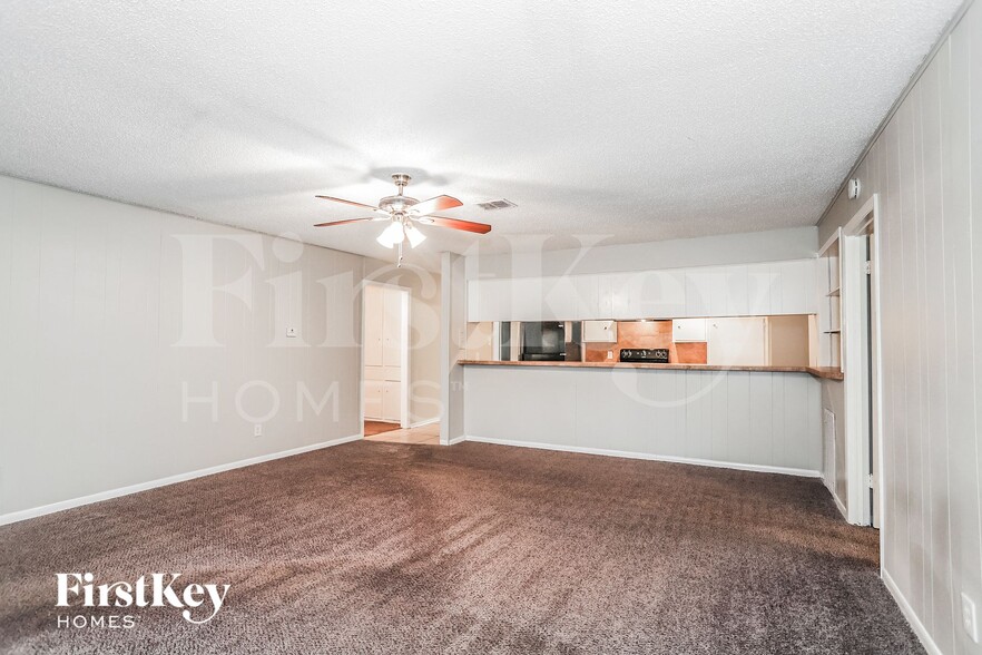 Building Photo - 8002 Larkspur Dr