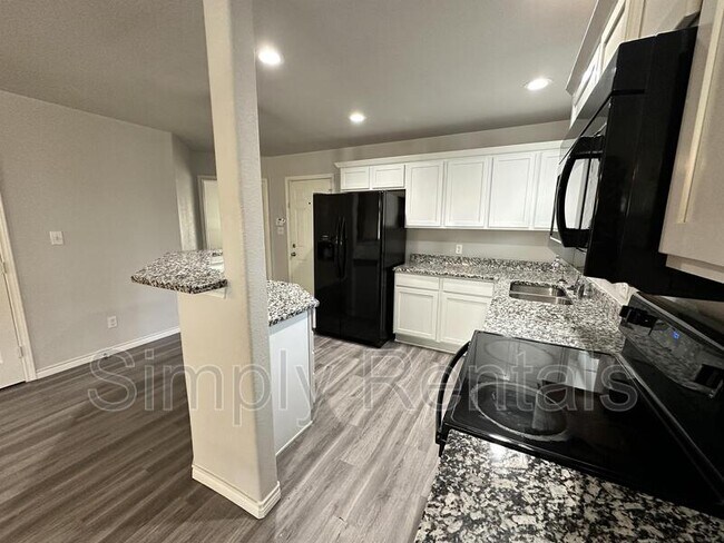 Building Photo - 1310 Sabine St