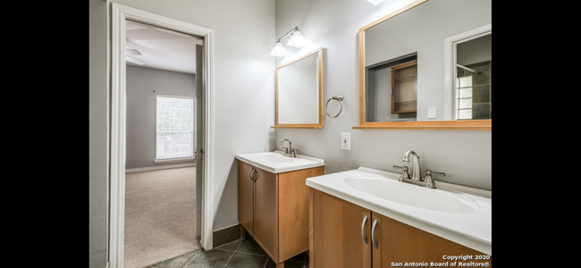 Building Photo - Charming Alamo Heights Cottage