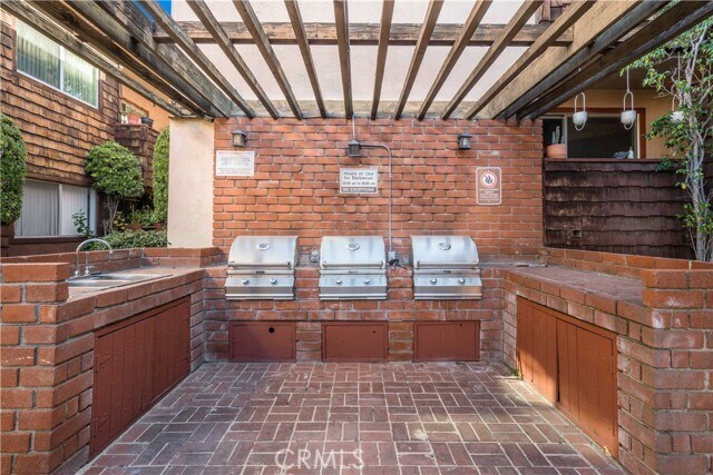 Building Photo - 5403 Newcastle Ave