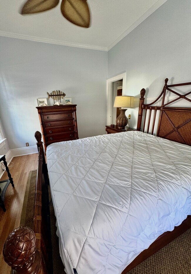 Bedroom - 400 Simonton St