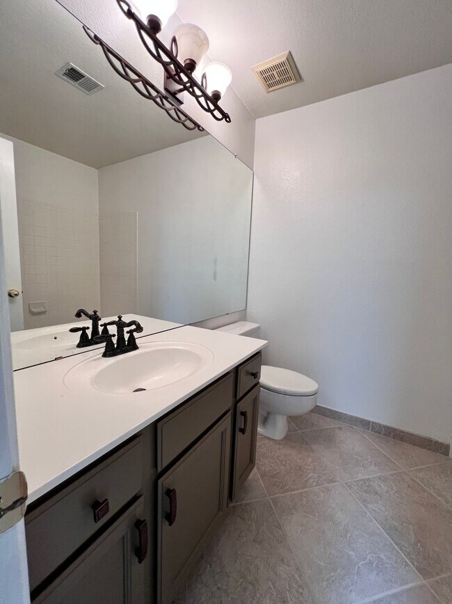 Building Photo - Ahwatukee Charmer!