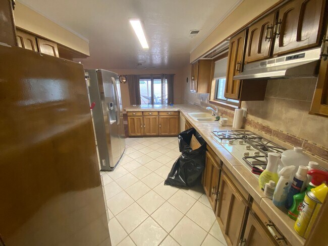 Building Photo - Beautiful 3 Bedroom Home in NE Albuquerque