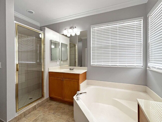 Building Photo - Beautiful 4BR Home in Gated Wellington Shores | Fenced Yard | Resort-Style Amenities