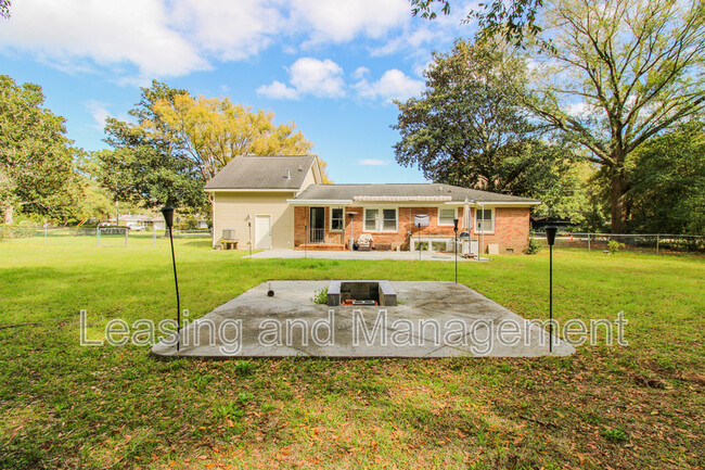 Building Photo - 749 Fort Sumter Dr