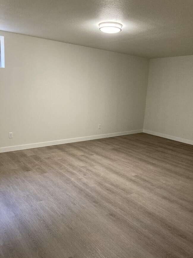 Building Photo - 7190 Los Verdes Dr