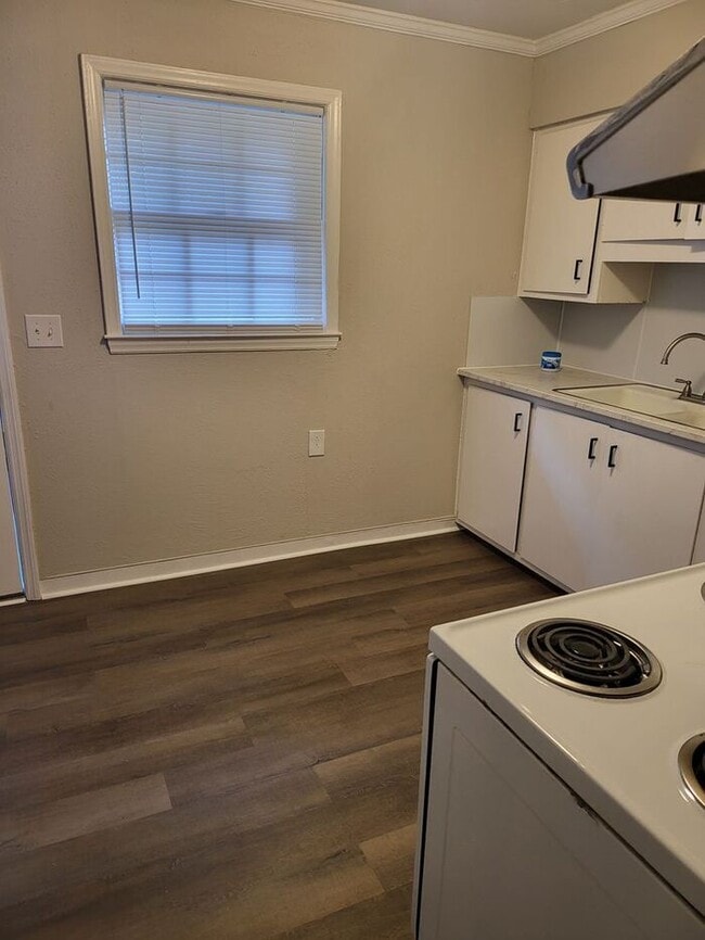 Building Photo - Apartment Close to Downtown Albemarle