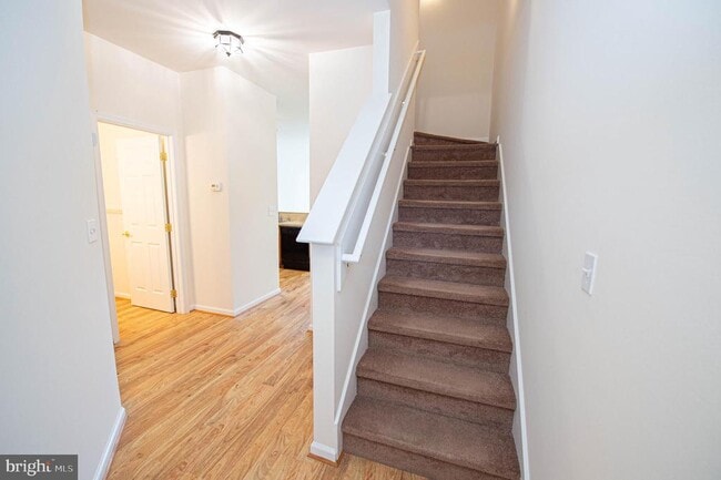 Building Photo - 438 Parkview Ct