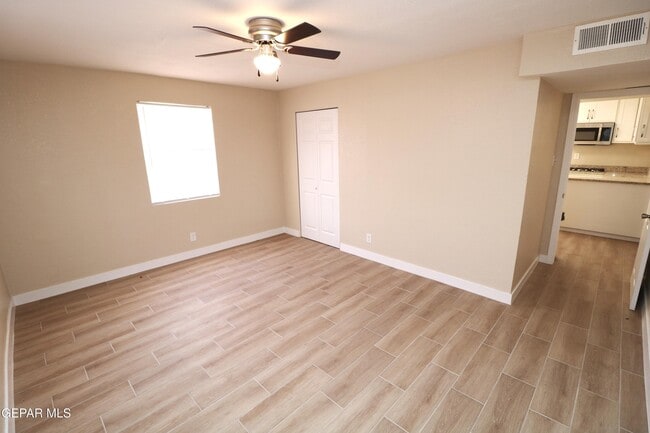Building Photo - 536 Bataan Cir