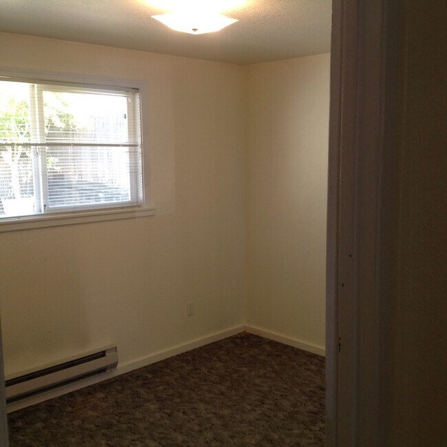 Building Photo - 1728 - Arthur Street Duplex
