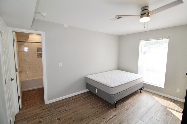Building Photo - 1360 Hunters Rd