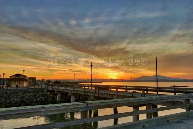 Building Photo - 125 W F St