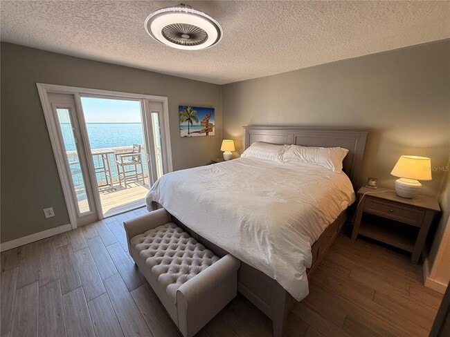 Building Photo - 4942 Coquina Key Dr SE