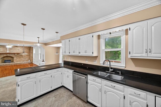 Building Photo - 14917 Brownstone Dr