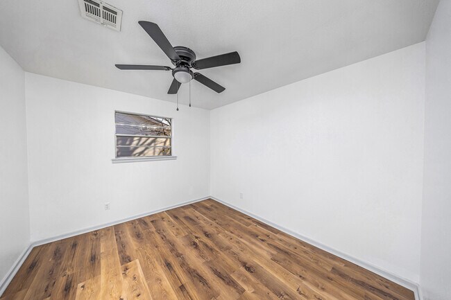 Building Photo - 911 SW 35th St