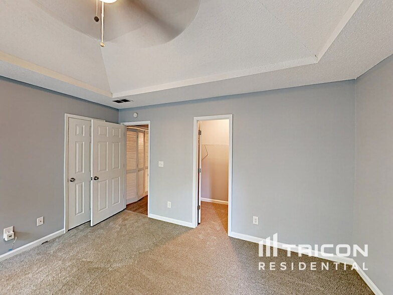 Building Photo - 105 Peach Pointe Dr