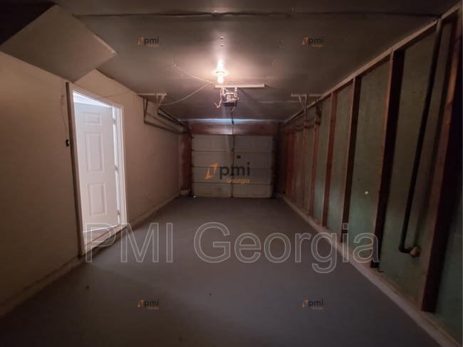 Building Photo - 8170 Autumn Green Dr