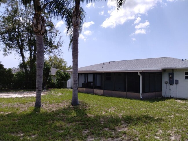 Building Photo - Beautiful 2 Bedroom, 2 Bathroom Home for Rent in Spring Hill, FL!