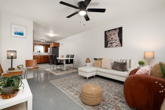 Building Photo - Del Oro Apartments