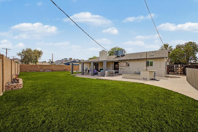 Building Photo - 3346 E Cochise Rd