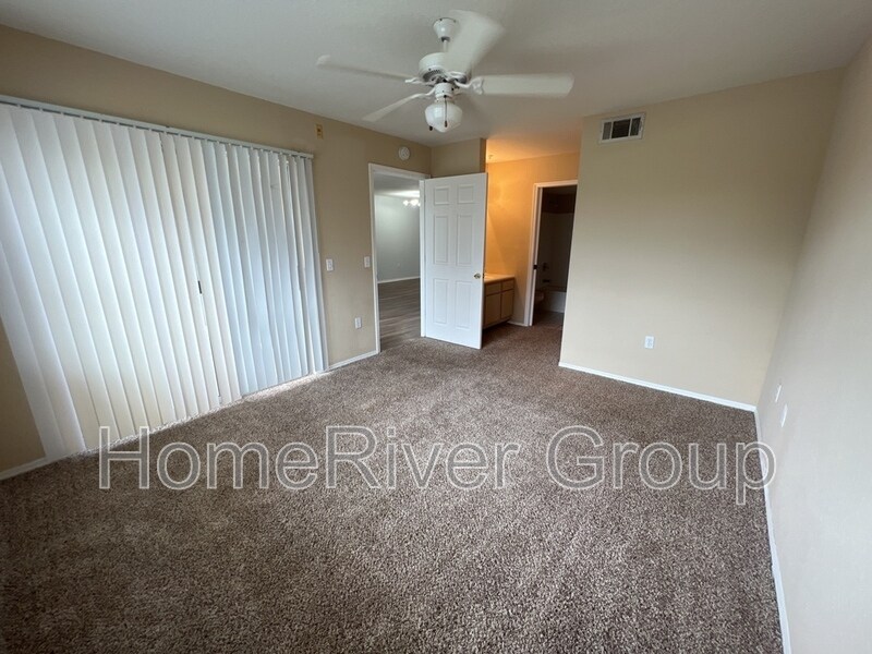 Building Photo - 13929 Fairway Island Dr