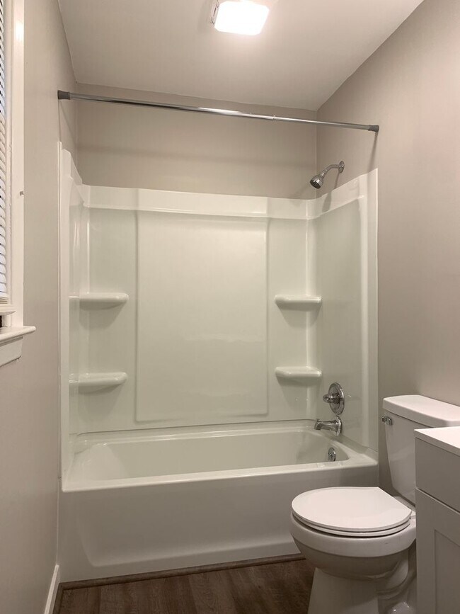 Building Photo - Renovated 3 Bedroom Ranch in Raleigh, Avai...