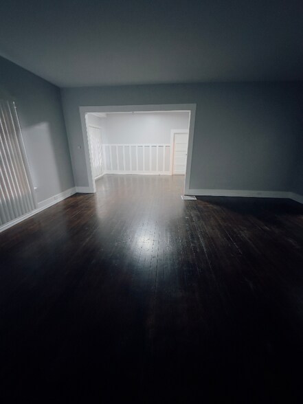 Building Photo - 506 E 17th St