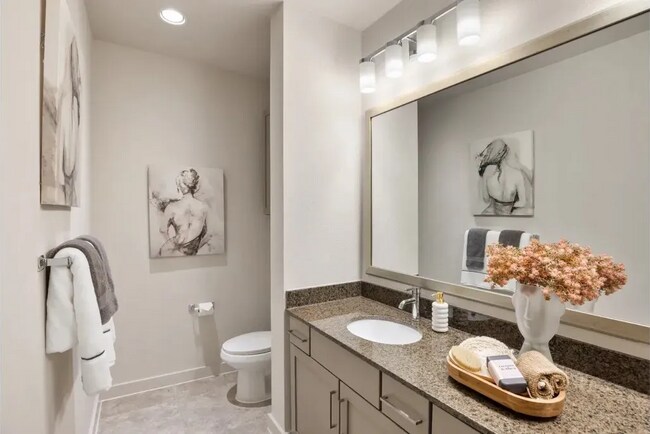 Building Photo - Upscale 1/1 Apt – Style, Comfort & Conveni...