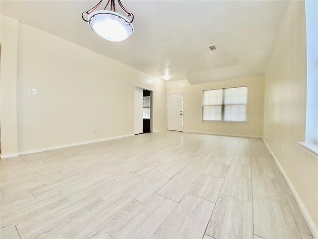 Building Photo - 20334 Linden Tree Dr