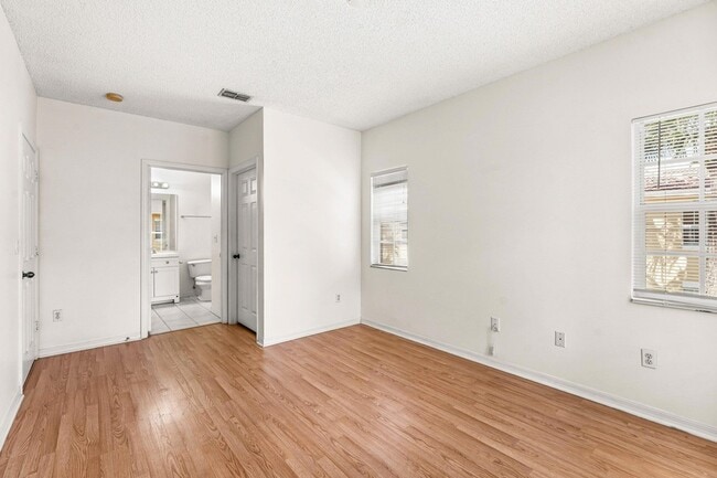 Building Photo - 10336 Fox Trail Rd S