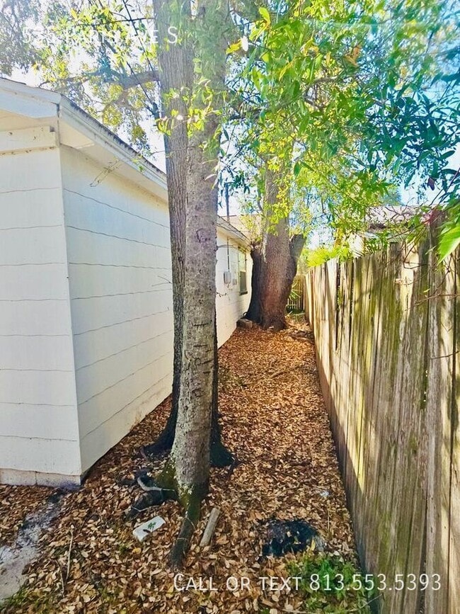 Building Photo - 535 Paris Ave S