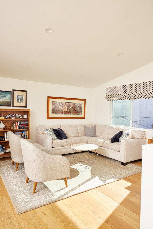 Building Photo - 14 Westwind St