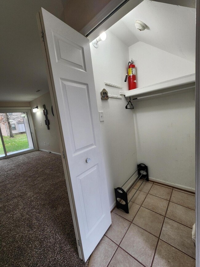 Building Photo - 42722 Lilley Pointe Dr