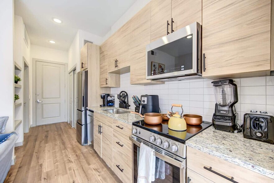 Building Photo - 1111 Shepherd Dr