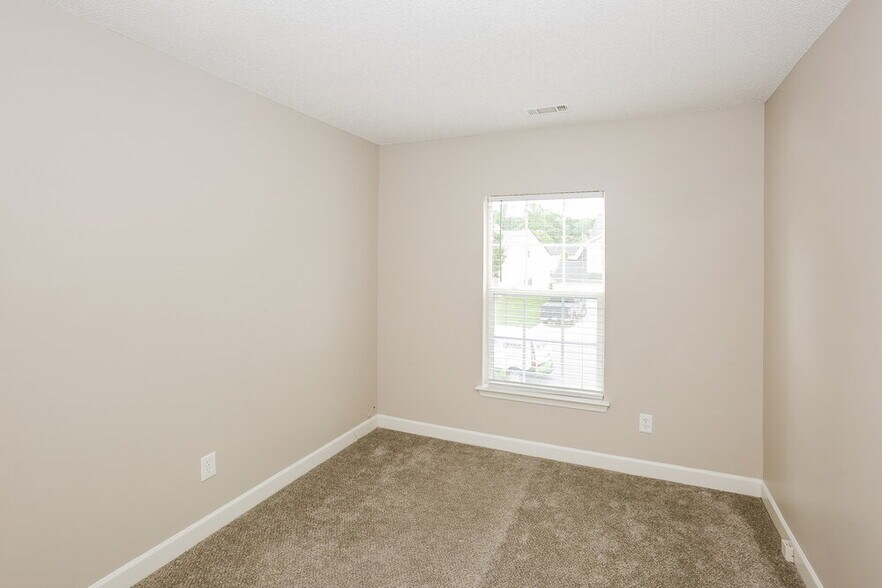 Building Photo - 1405 Summer Coach Dr