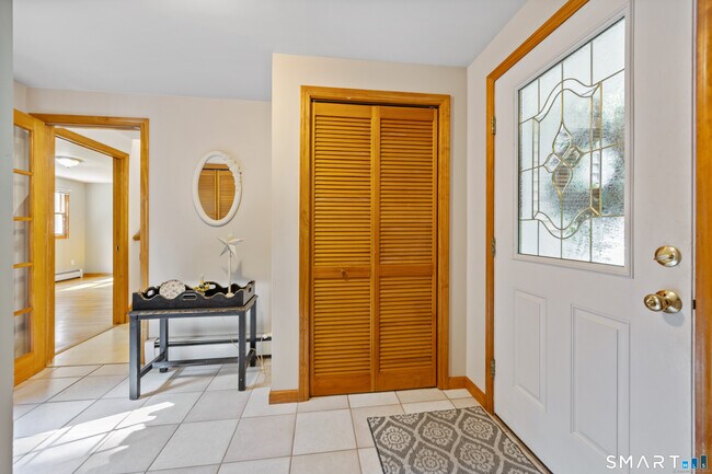 Building Photo - 7 Stephens Ct