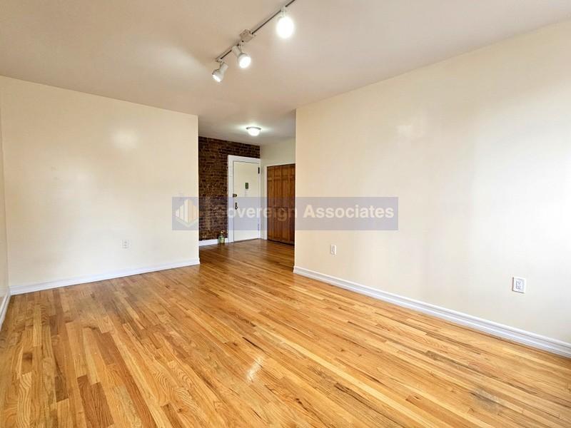 Building Photo - 707 W 171st St