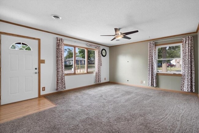 Building Photo - 1146 31st St NE