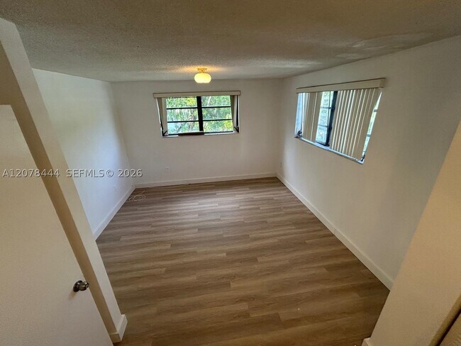 Building Photo - 1673 Bay 405 Bay