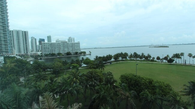 Building Photo - 1900 N Bayshore Dr