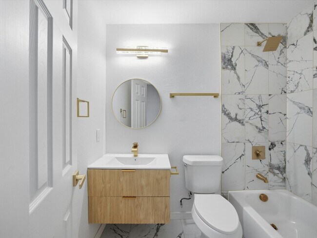 Building Photo - 10209 Casa View Dr