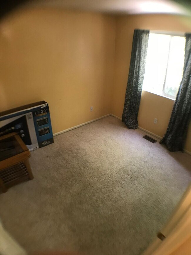Building Photo - Available October 2025! 3 Bedroom 2 Bath SFH