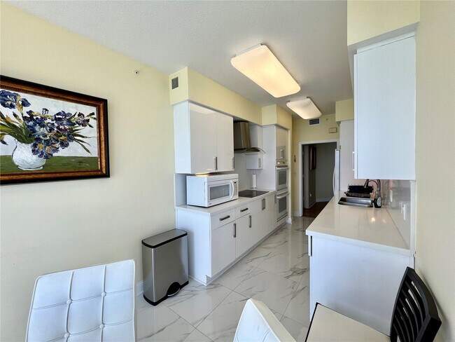 Building Photo - 6001 N Ocean Dr