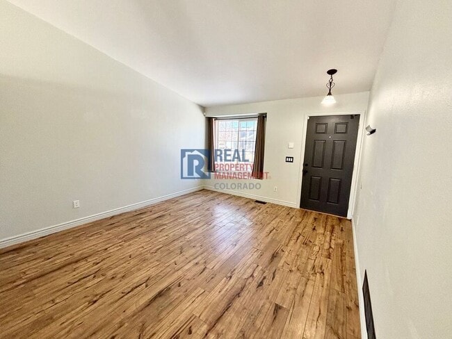 Building Photo - 4620 E Bennington Ave